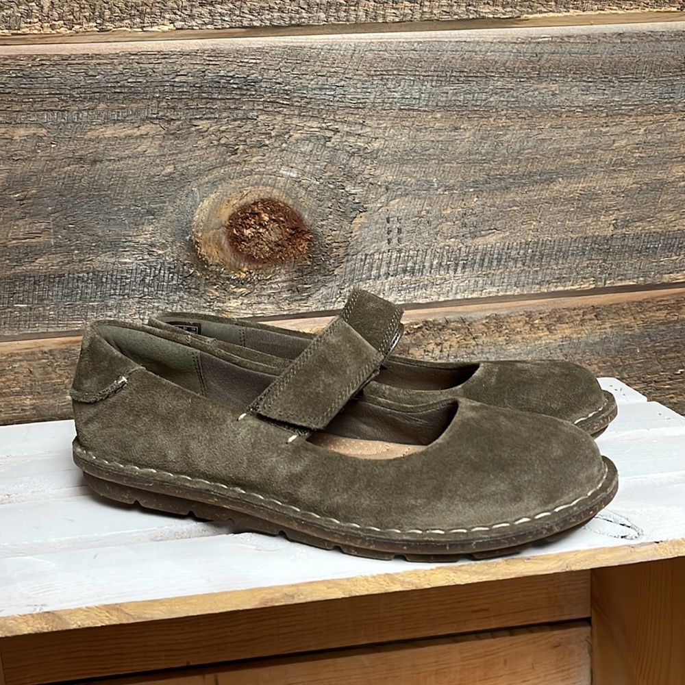 Clarks Women's Mary Jane Adjustable Tamitha Aster Flats Suede Brown Taupe 7.5